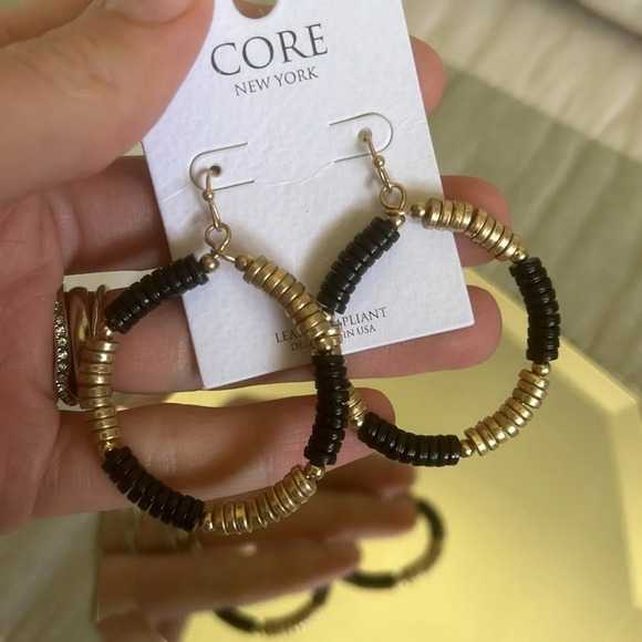 NWT Round beaded dangly earrings black and gold - Picture 3 of 4